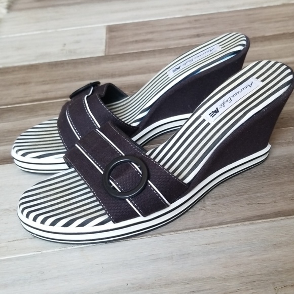 AE Wedge Sandals - Picture 4 of 7